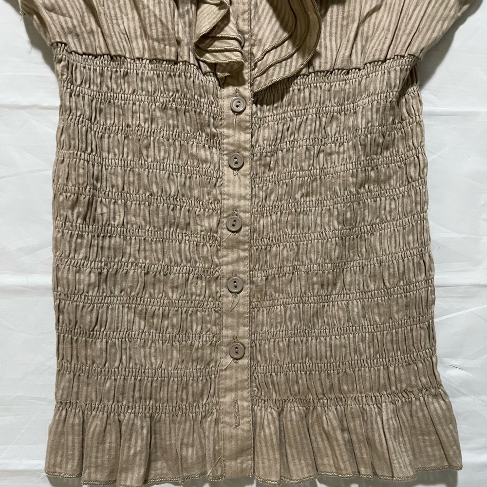 Women’s shirt. Stretch waist. Awesome piece for a night out - Picture 2 of 9